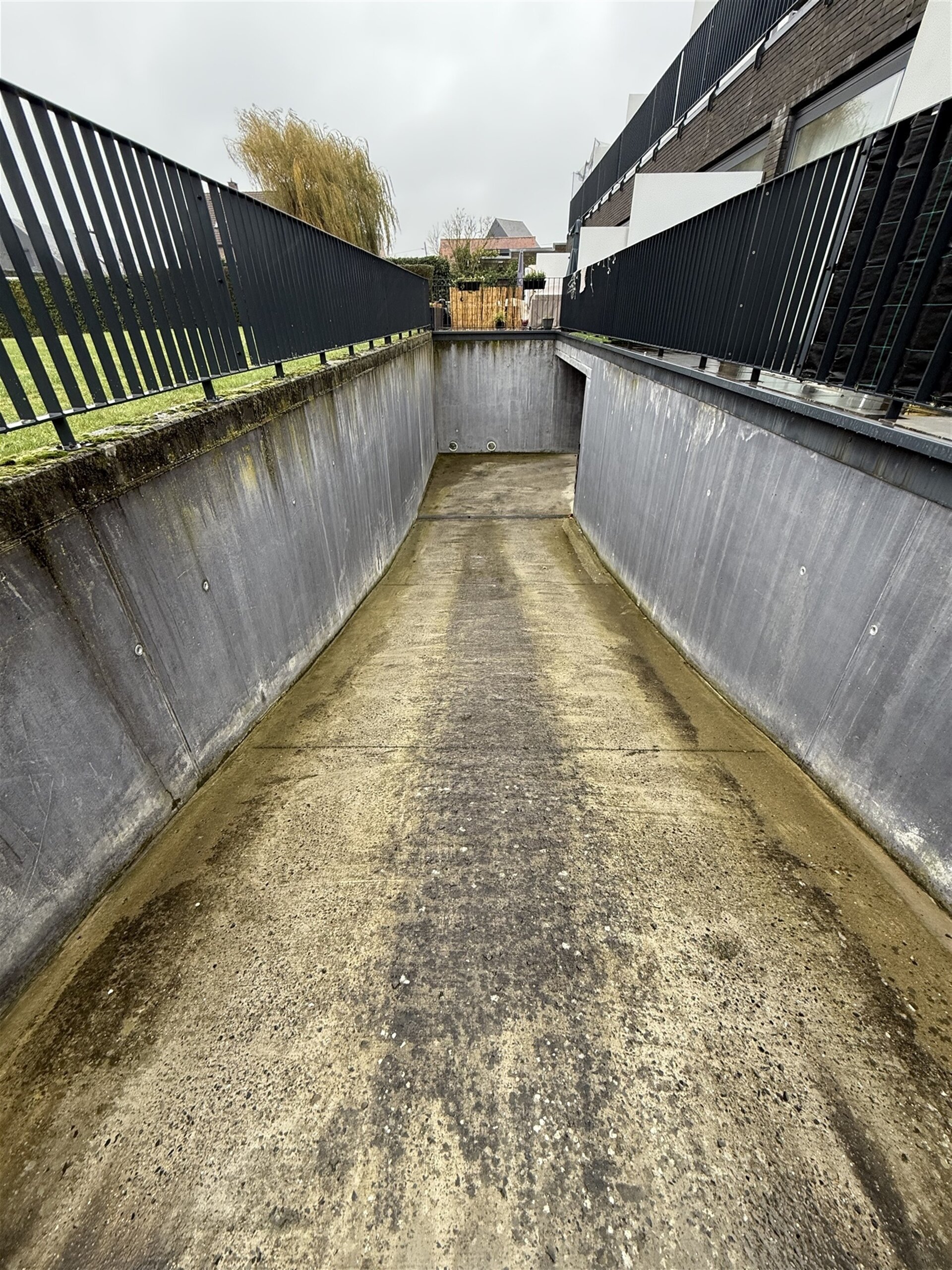 Autostaanplaats binnen te huur in MEISE