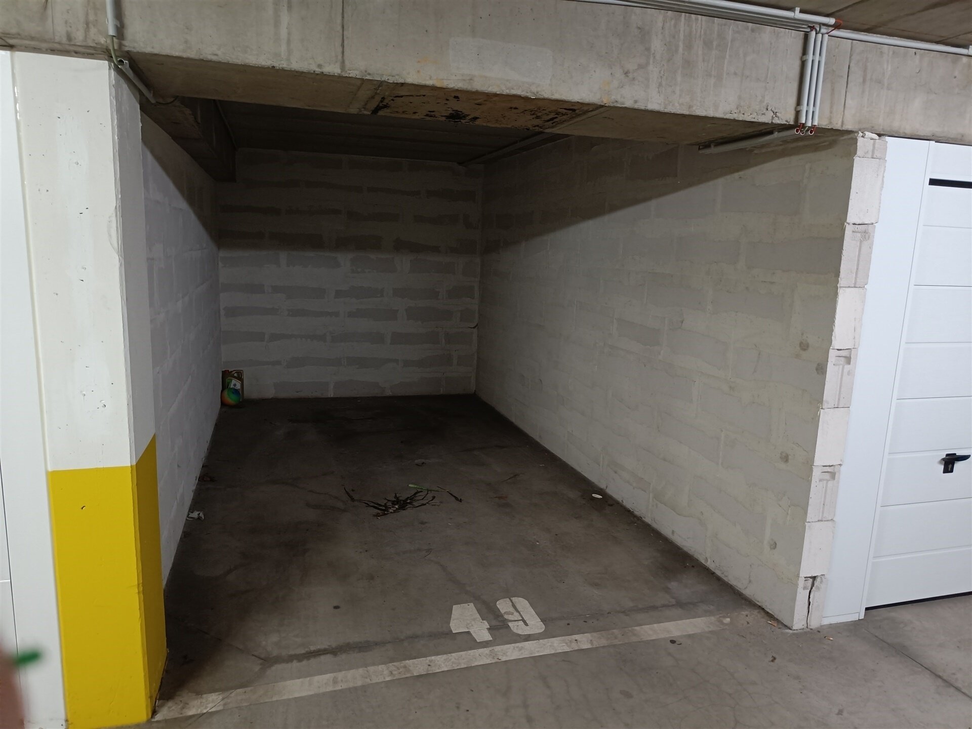 Autostaanplaats binnen te huur in WEMMEL