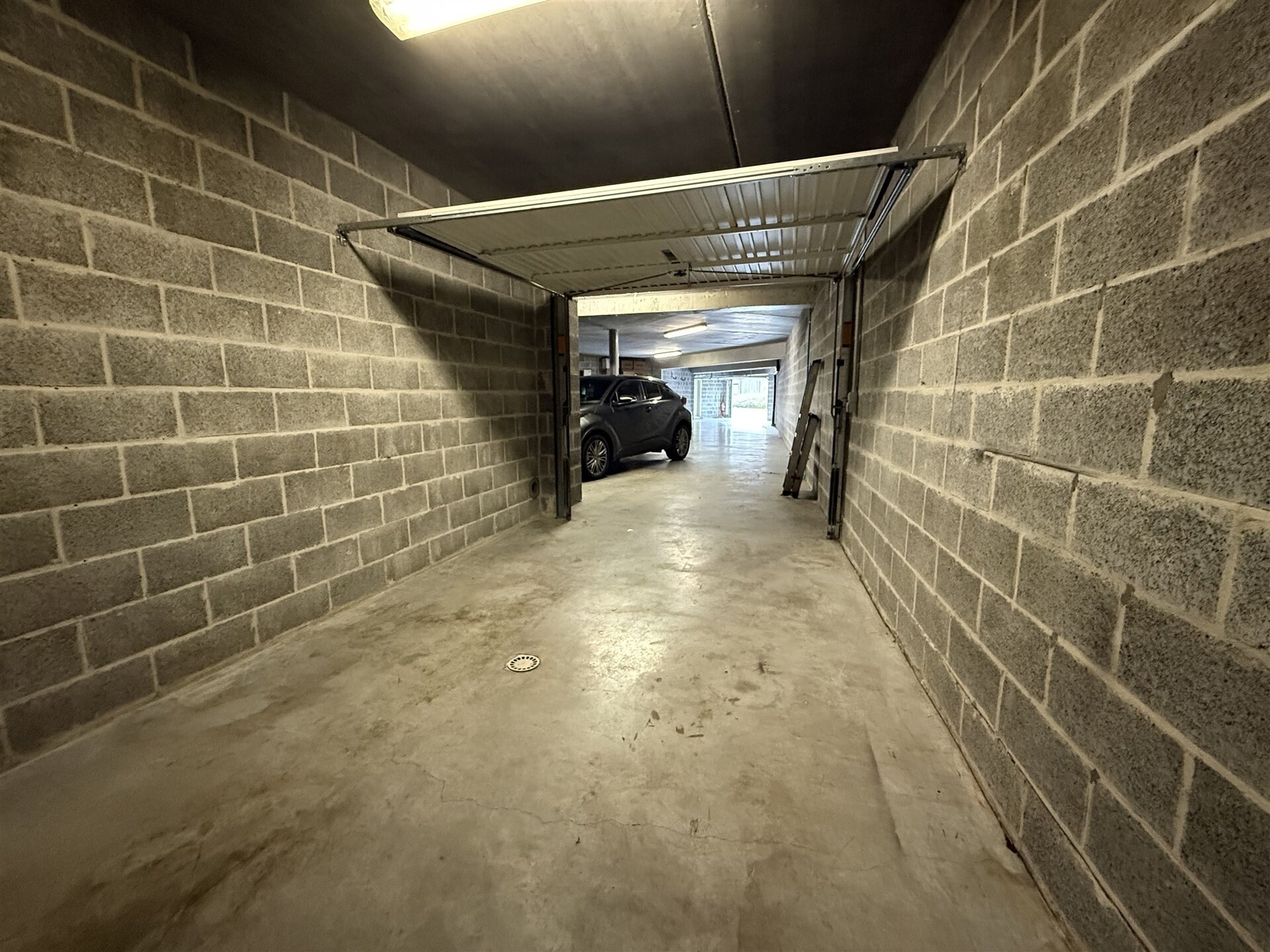 Autostaanplaats binnen te koop in MERCHTEM