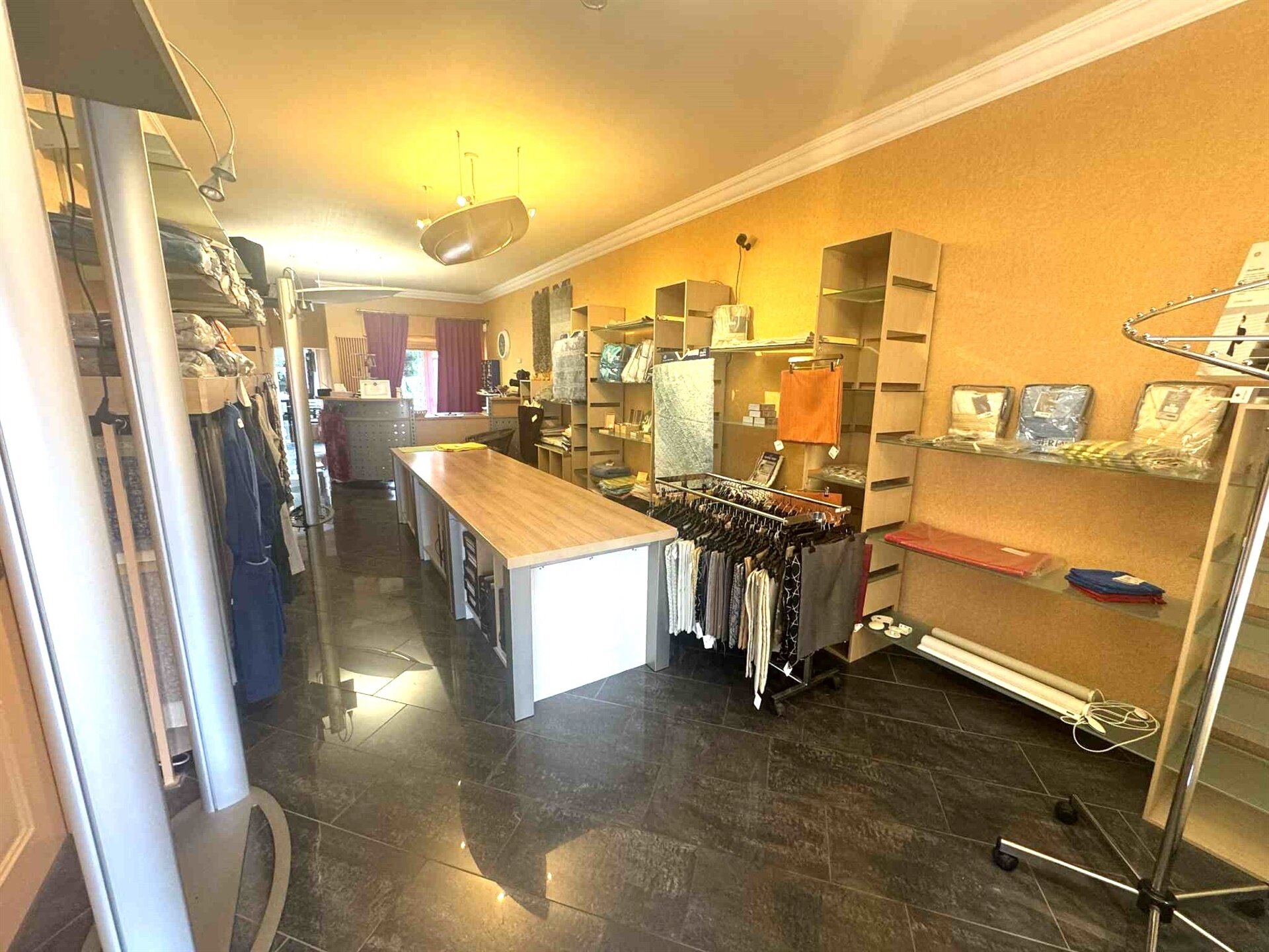 Commerce-Bureaux-Rapport à louer à LAEKEN (BRU.)