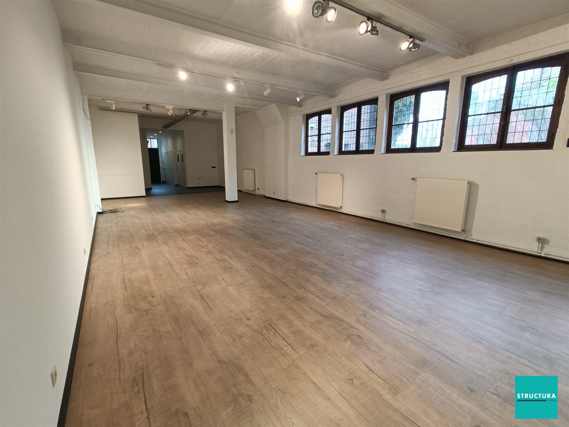 Handel-kantoor-opbrengst te huur in WEMMEL
