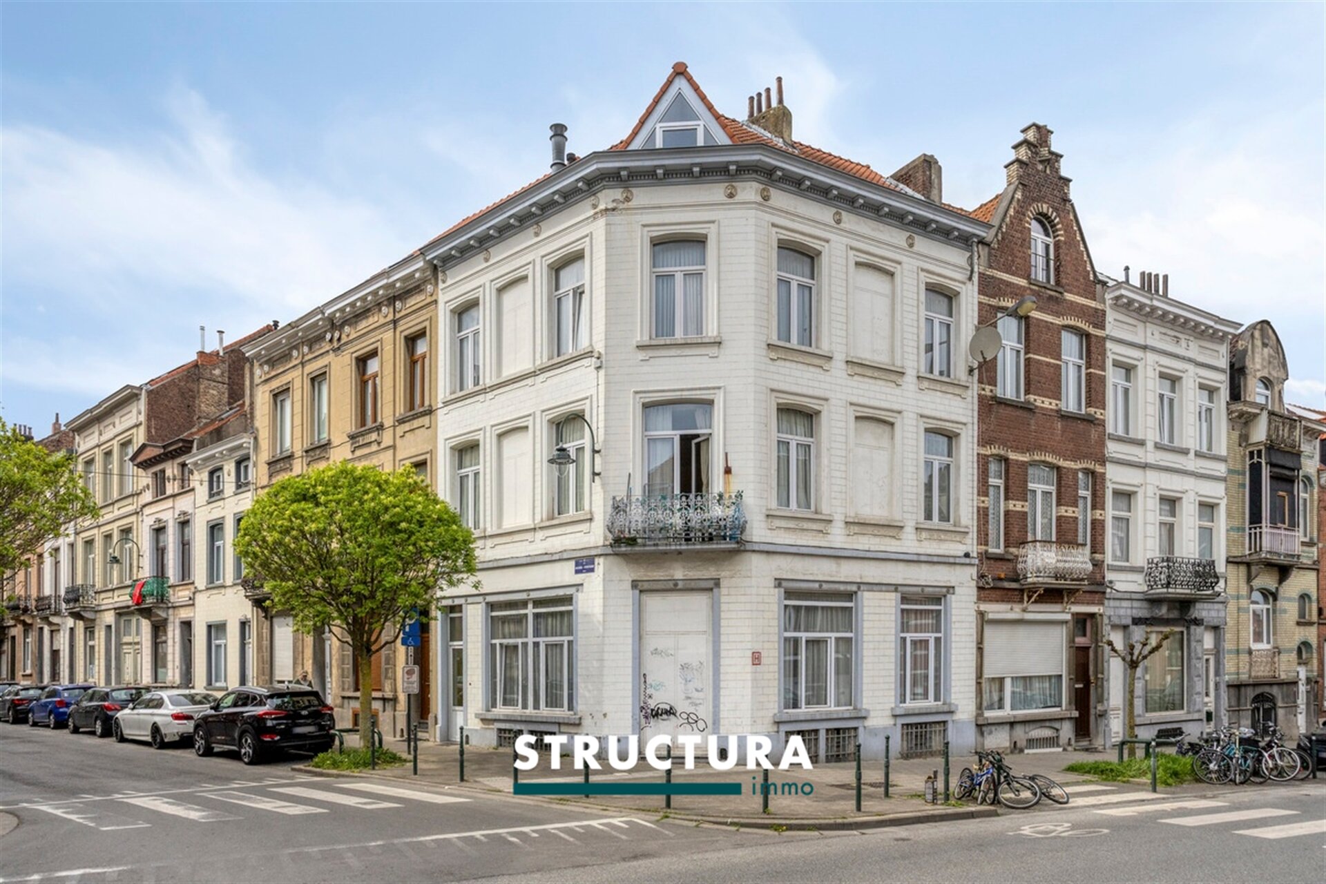 Immeuble de rapport &agrave; vendre &agrave; LAEKEN (BRU.)