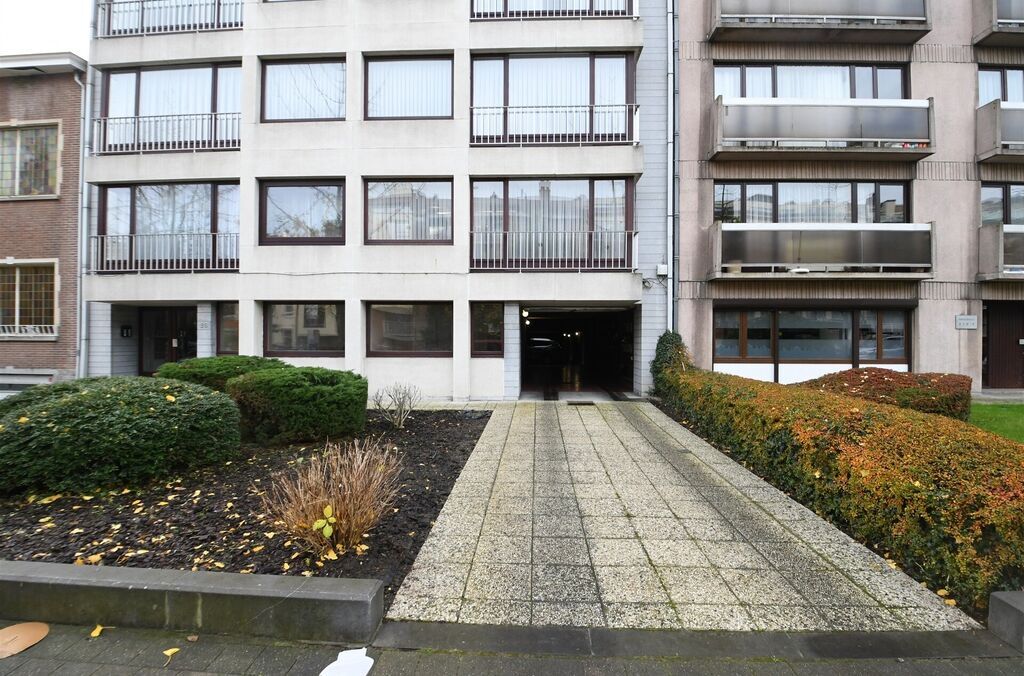 Autostaanplaats binnen te huur in JETTE