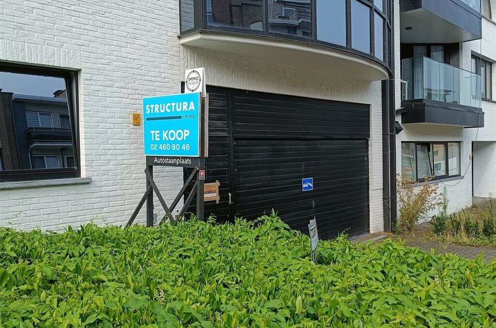 Autostaanplaats binnen te huur in WEMMEL