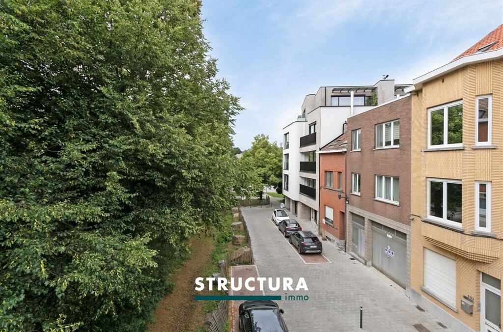 Autostaanplaats binnen te koop in JETTE