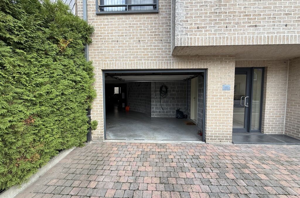 Autostaanplaats binnen te koop in MERCHTEM