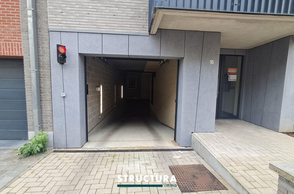 Autostaanplaats binnen te koop in WEMMEL