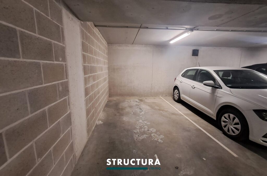 Autostaanplaats binnen te koop in WEMMEL