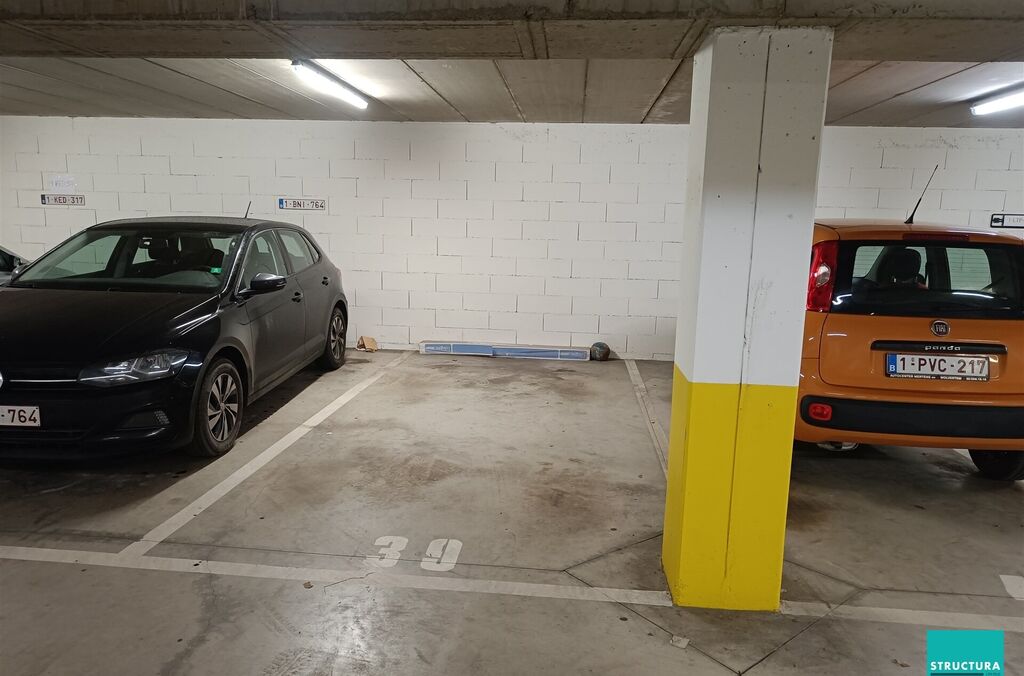 Autostaanplaats binnen te koop in WEMMEL