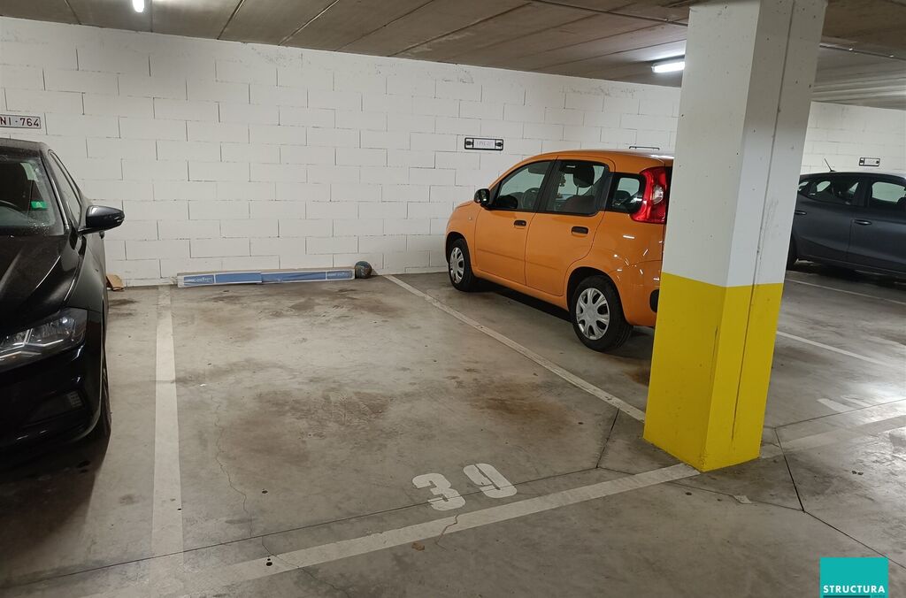 Autostaanplaats binnen te koop in WEMMEL