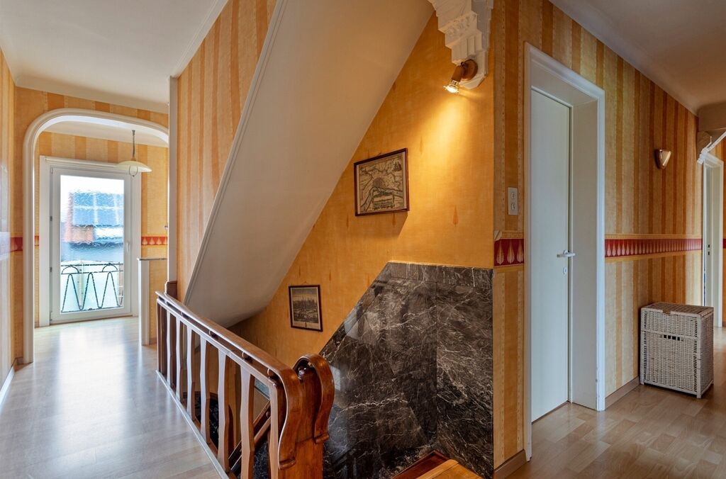 Bien de commerce a. maison &agrave; vendre &agrave; OPWIJK