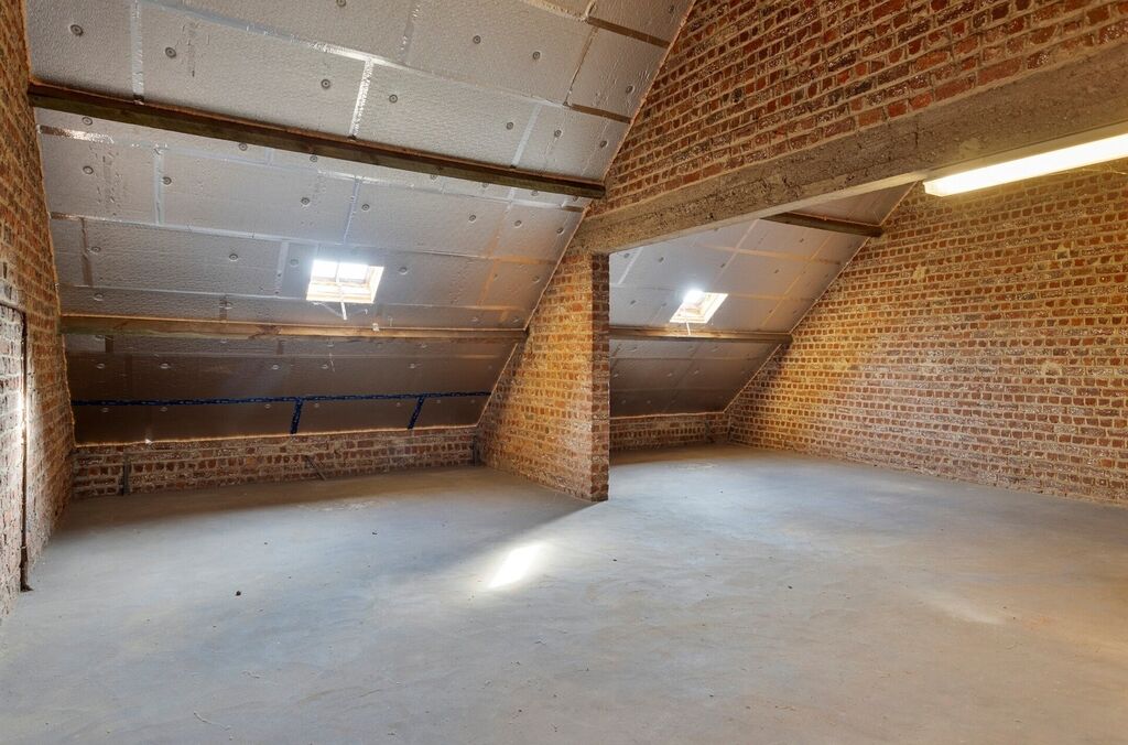 Bien de commerce a. maison &agrave; vendre &agrave; OPWIJK