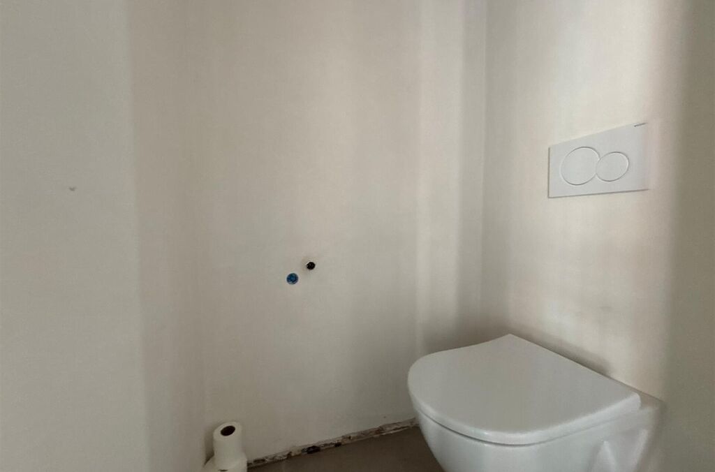 Commerce-Bureaux-Rapport à louer à OPWIJK