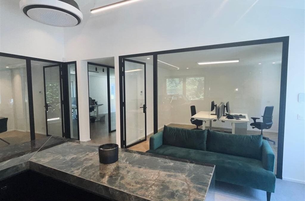 Commerce-Bureaux-Rapport à louer à WEMMEL