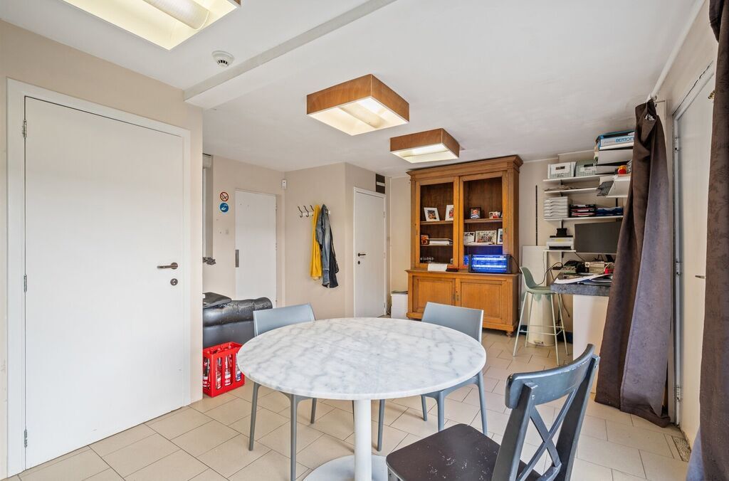 Commerce-Bureaux-Rapport &agrave; vendre &agrave; GRIMBERGEN