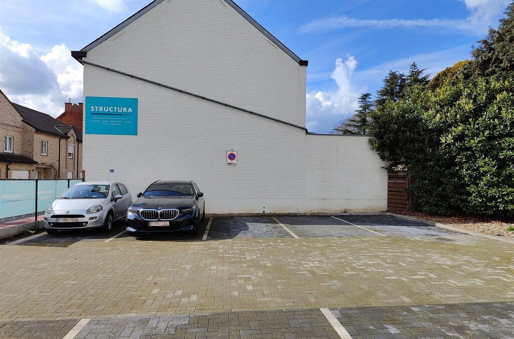 Garages / d&eacute;pots &agrave; louer &agrave; OPWIJK