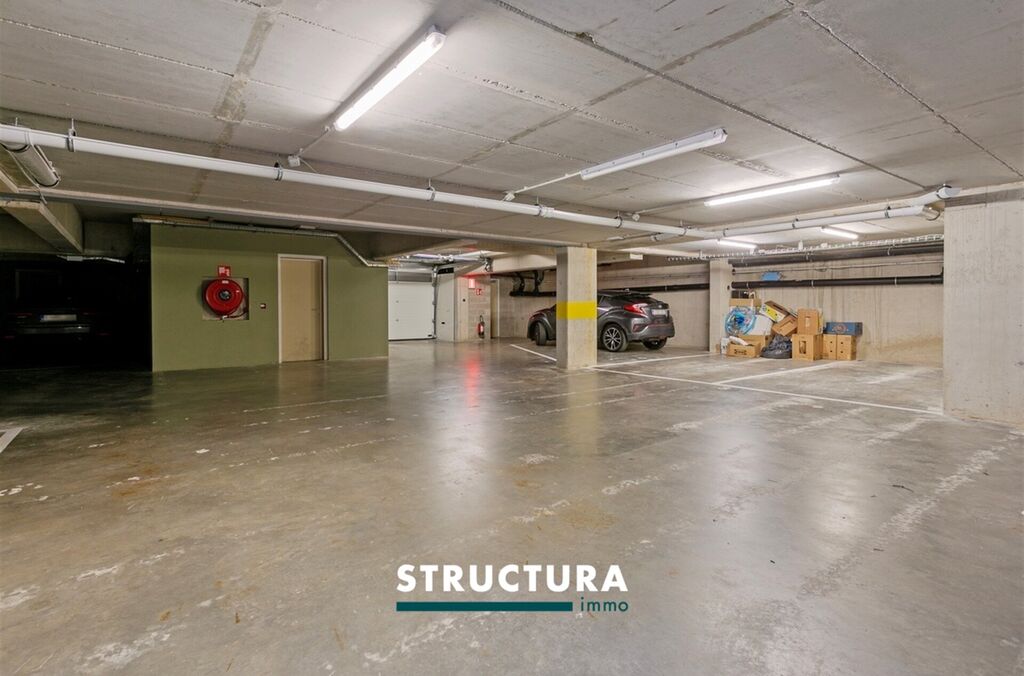 Emplacement int&eacute;rieur &agrave; vendre &agrave; JETTE