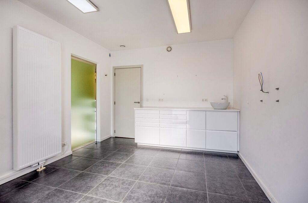Handel-kantoor-opbrengst te koop in MERCHTEM