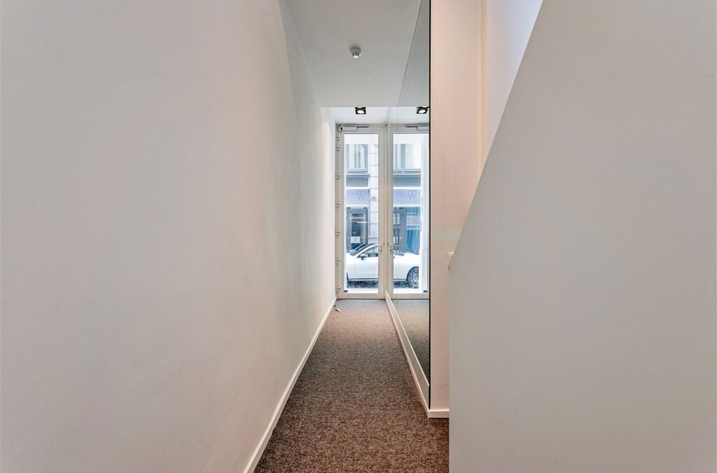 Handelsgelijkvloers te huur in BRUXELLES