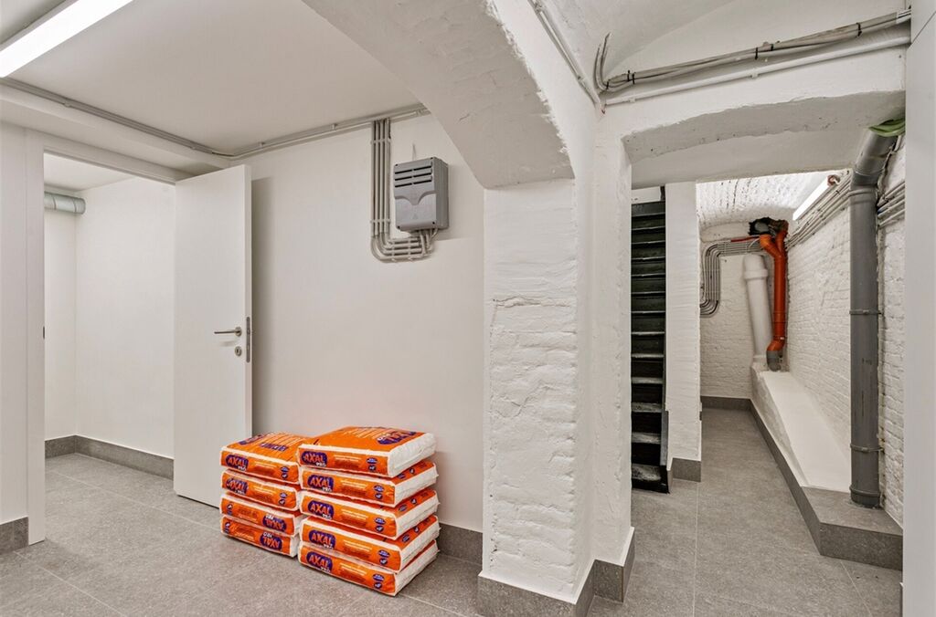 Handelsgelijkvloers te huur in BRUXELLES