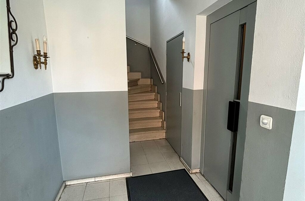 Handelsgelijkvloers te huur in STROMBEEK-BEVER