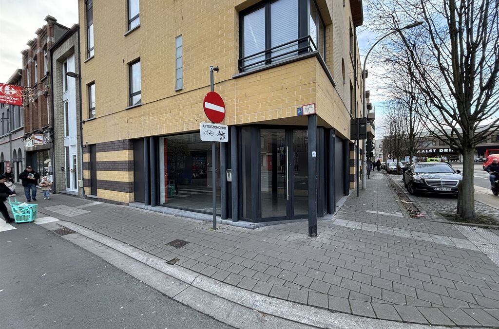 Rez-de-chauss&eacute;e commercial &agrave; louer &agrave; AALST