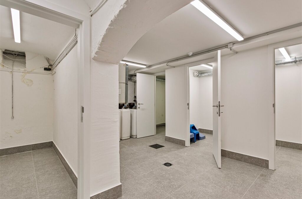 Rez-de-chauss&eacute;e commercial &agrave; louer &agrave; BRUXELLES