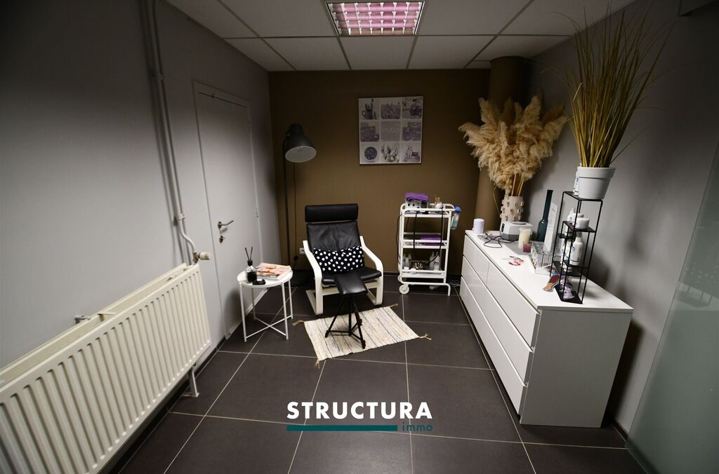 Rez-de-chauss&eacute;e commercial &agrave; louer &agrave; BUGGENHOUT