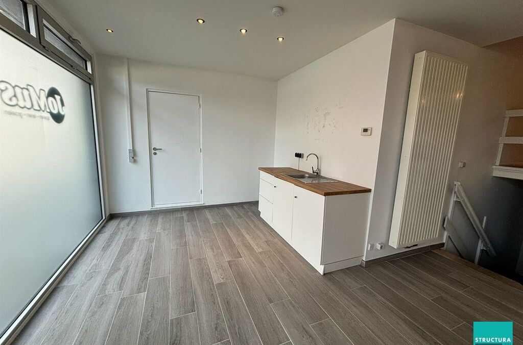 Rez-de-chaussée commercial à louer à STROMBEEK-BEVER