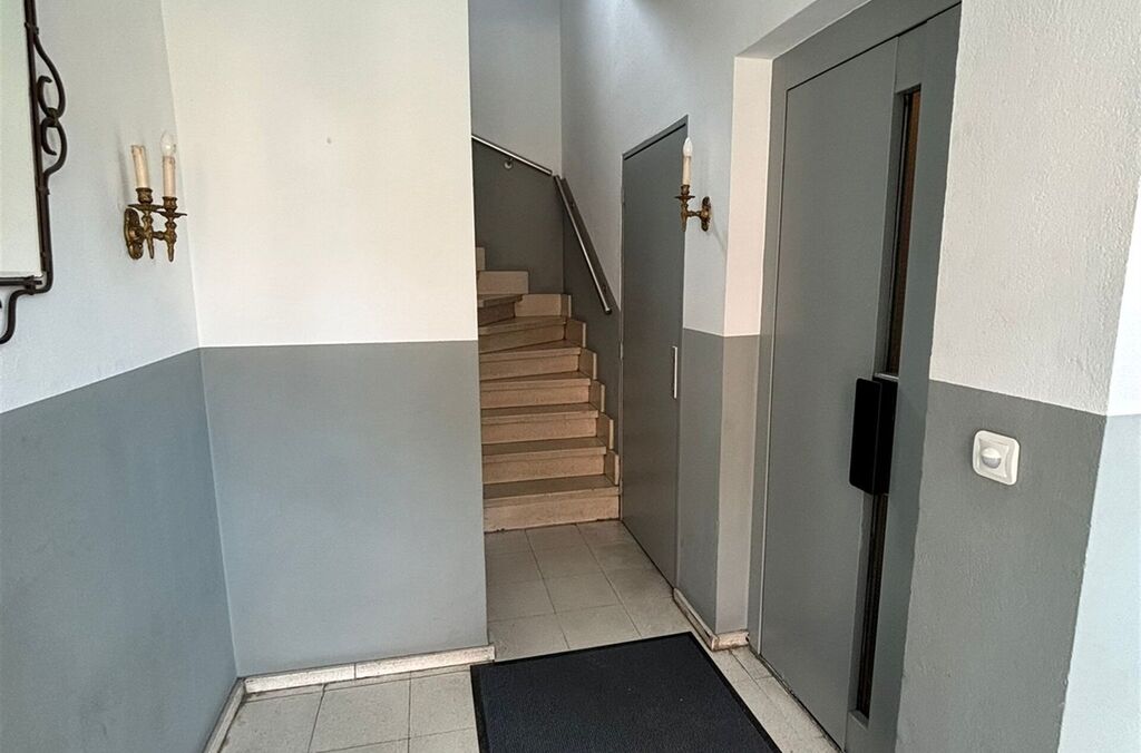 Rez-de-chaussée commercial à louer à STROMBEEK-BEVER