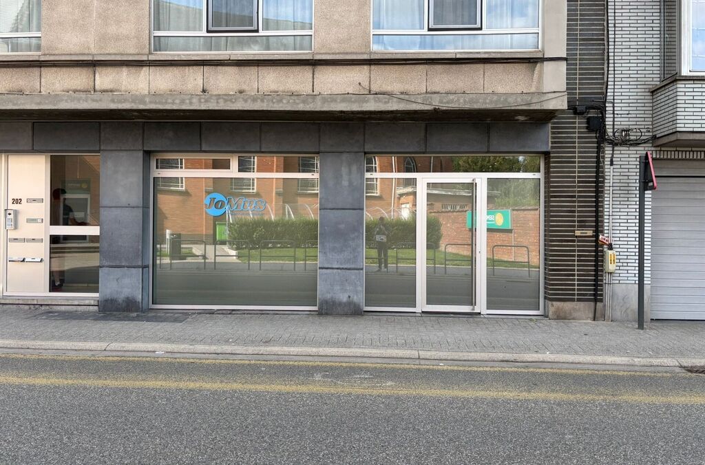 Rez-de-chaussée commercial à louer à STROMBEEK-BEVER