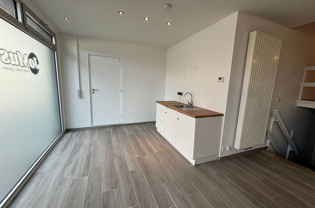 Rez-de-chaussée commercial à louer à STROMBEEK-BEVER