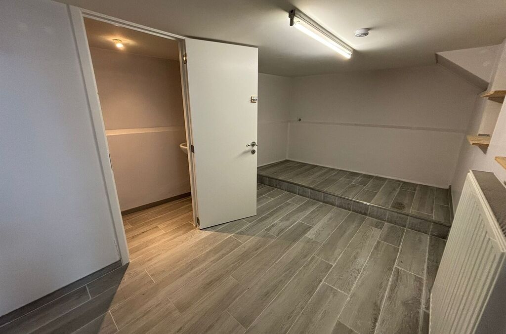 Rez-de-chaussée commercial à louer à STROMBEEK-BEVER