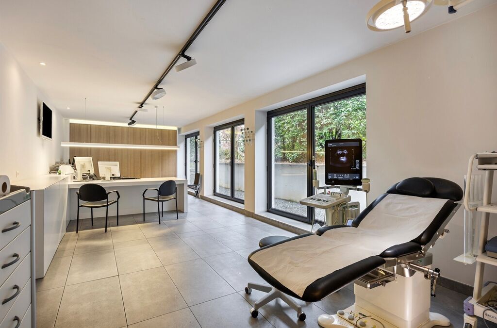 Rez-de-chaussée commercial à vendre à MEISE