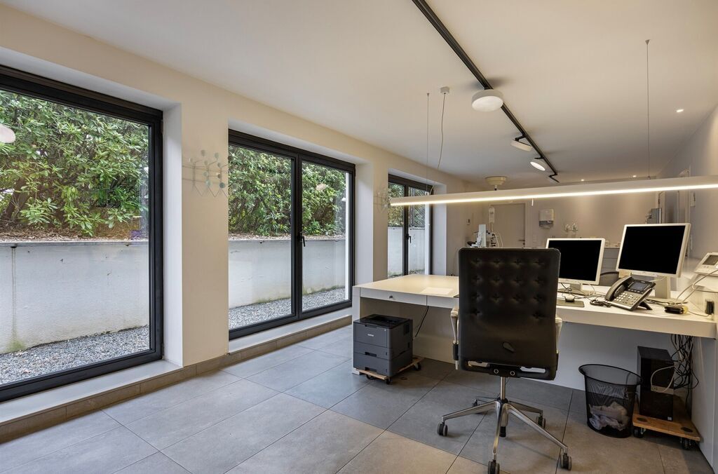 Rez-de-chaussée commercial à vendre à MEISE