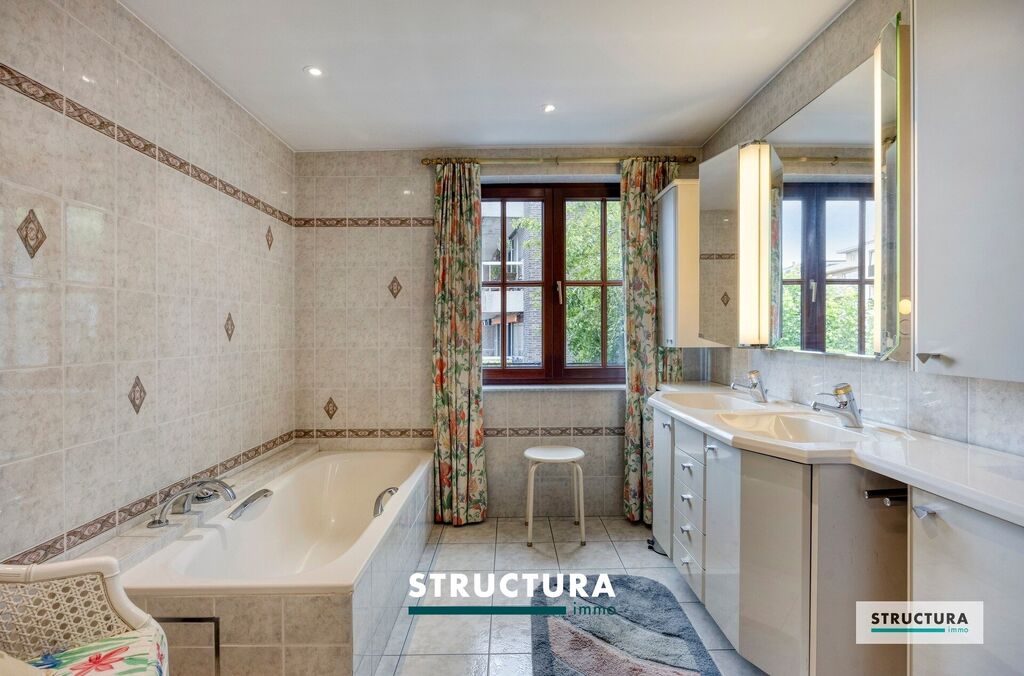 Villa te koop in STROMBEEK-BEVER
