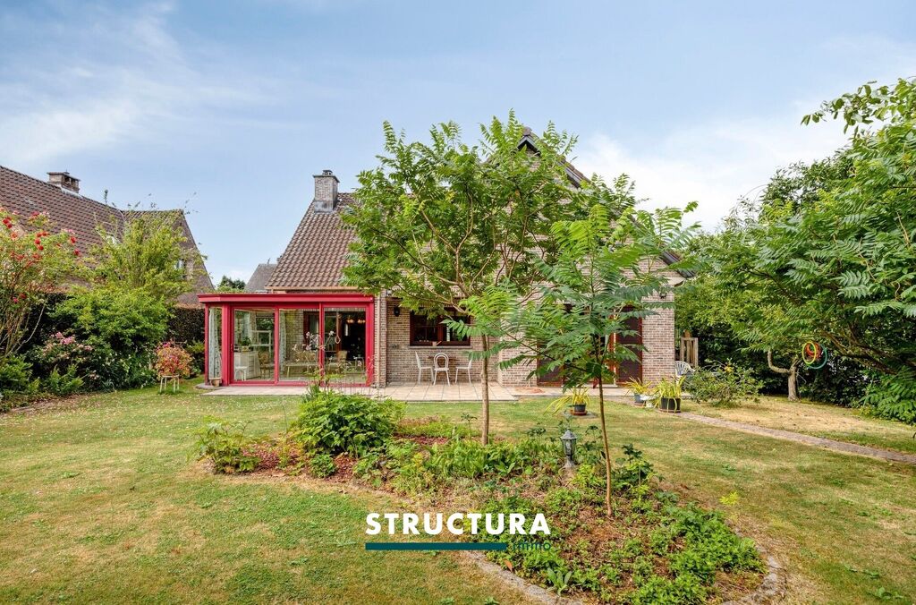 Villa te koop in STROMBEEK-BEVER