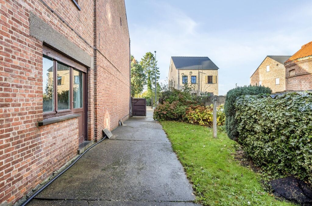 Woning met loods te koop in KAPELLE-OP-DEN-BOS