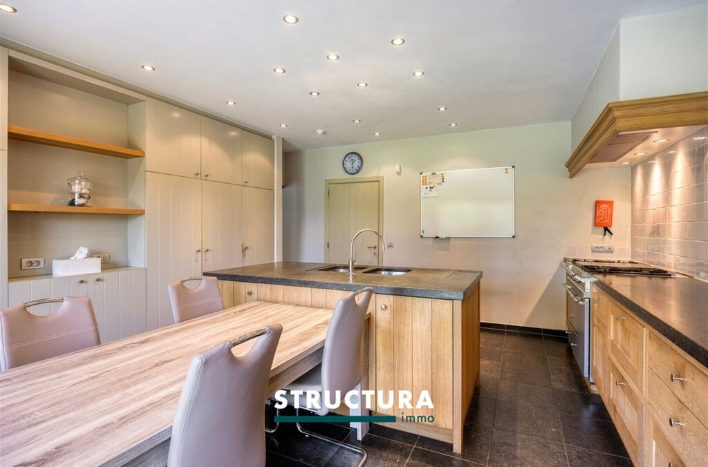 Woning met loods te koop in LEBBEKE