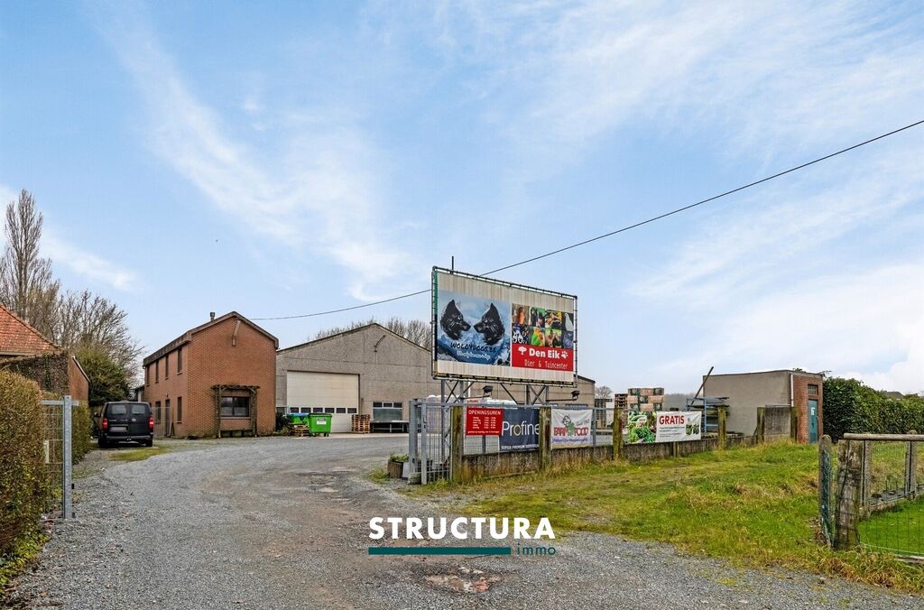 Woning met loods te koop in MERCHTEM