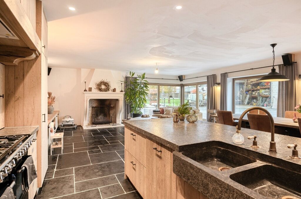 Woning met loods te koop in MERCHTEM