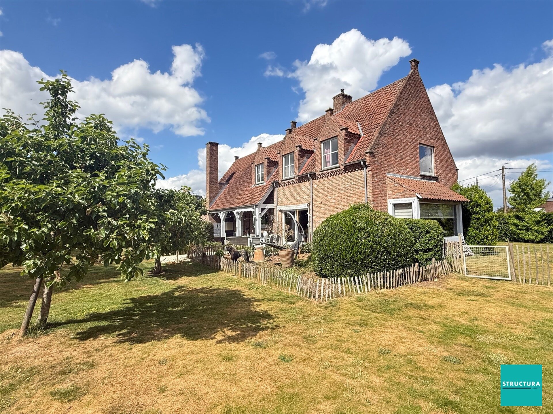 Villa à louer à DENDERBELLE