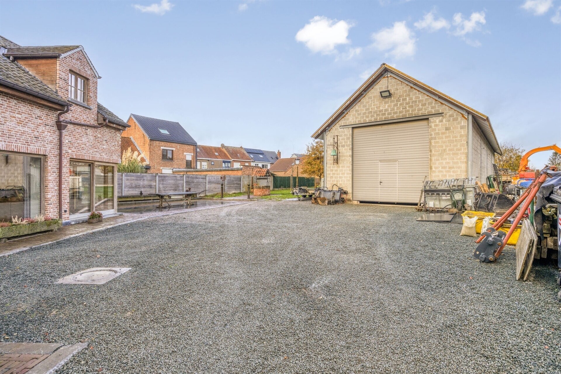 Woning met loods te koop in MERCHTEM